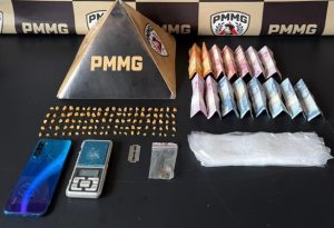 Mulher é presa por tráfico de drogas durante operação da PM no bairro Niterói, em Divinópolis