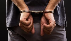 PM prende foragido por homicídio com pena de 37 anos em Itapecerica