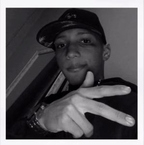 Jovem Ot&aacute;vio, v&iacute;tima de acidente no bairro Niter&oacute;i, &eacute; sepultado sob forte como&ccedil;&atilde;o em Divin&oacute;polis
