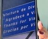 “Agradeçe”: Janete critica erro em placa de boas-vindas e cobra rigor na fiscalização em Divinópolis