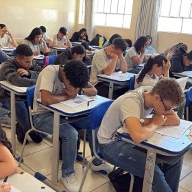 Simulado Enem 2026 mobiliza 400 mil estudantes em mais de 2 mil escolas da rede estadual