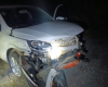 Susto na curva: Carro com família perde controle e bate em ‘grade de proteção’ na BR-354