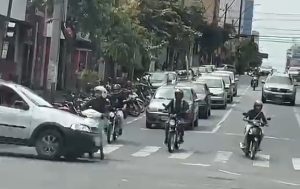 Motorista ‘flagra’ batida no Centro de Divinópolis; veja o vídeo