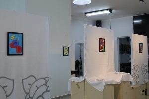 C&acirc;mara recebe exposi&ccedil;&atilde;o &ldquo;Discromia&rdquo; feita em giz pastel