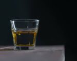 Idoso morre após beber cachaça envenenada em MG