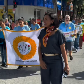Janete anuncia Centro de Inclusão Autista em caminhada TEAr 2026