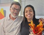 Ganhadora da cesta de Páscoa, presente do Dr. Juliano Silva e Programa Jorge Neto