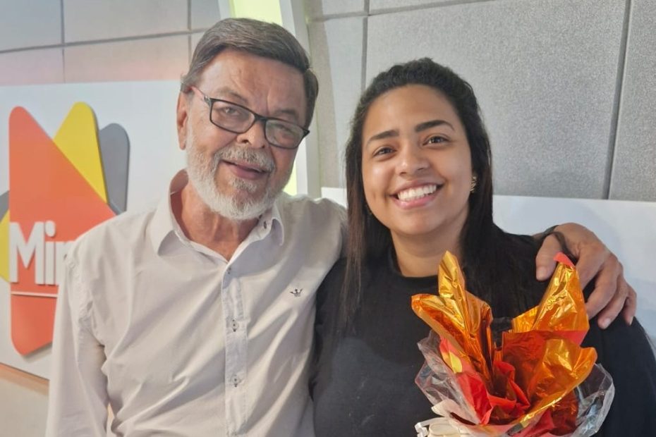 Ganhadora da cesta de Páscoa, presente do Dr. Juliano Silva…