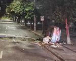 Carro capota após bater em placa na Avenida Álvares Cabral, em BH, e motorista abandona local