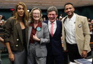 Catalisador da luta pelo fim da escala 6&times;1 celebra avan&ccedil;o de PEC na C&acirc;mara dos Deputados