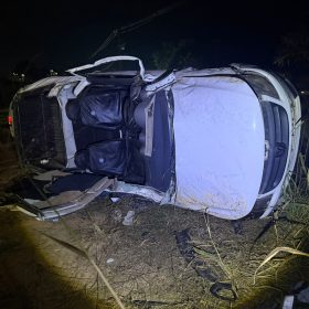 Acidente na BR-262 em Nova Serrana deixa um morto e um ferido após veículos caírem em ribanceira