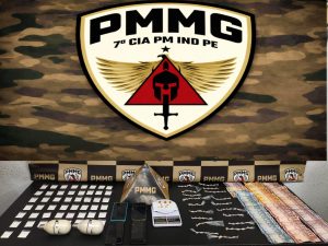Opera&ccedil;&atilde;o da PM em Cl&aacute;udio prende quatro suspeitos e apreende drogas