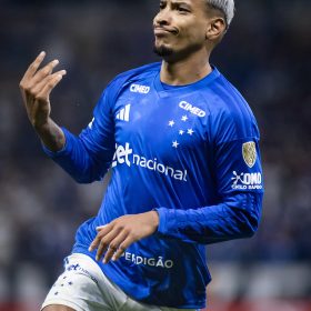 Sob o comando de Matheus Pereira, Cruzeiro confirma presença nas oitavas de final da Libertadores