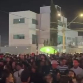 Superlotação, filas e tensão na entrada marcam noite de shows em Nova Serrana
