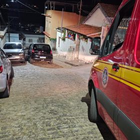 Após colisão e perseguição, mulher é atropelada e prensada entre carros em Formiga