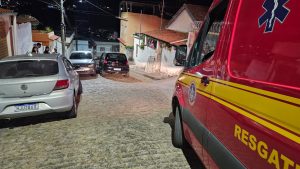 Ap&oacute;s colis&atilde;o e persegui&ccedil;&atilde;o, mulher &eacute; atropelada e prensada entre carros em Formiga