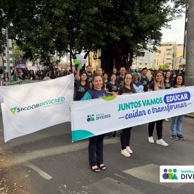 Instituto Divicred participa da 20ª Caminhada Todos Contra a Pedofilia emDivinópolis