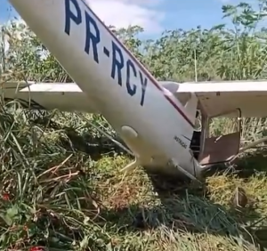 Queda de aeronave termina com piloto ferido sem gravidade em Par&aacute; de Minas