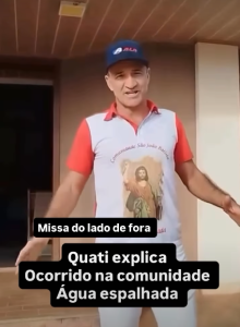 L&iacute;der comunit&aacute;rio explica motivo de igreja estar fechada durante missa celebrada na rua