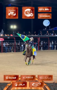 Semifinal do rodeio em cavalos emociona p&uacute;blico na Divinaexpo