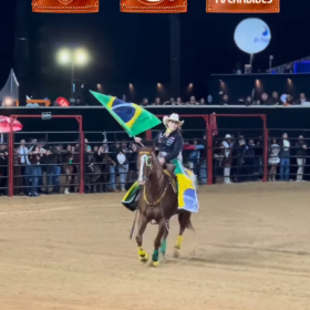 Semifinal do rodeio em cavalos emociona público na Divinaexpo