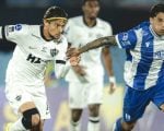 Galo abre 2 a 0, dorme no fim e leva empate que complica tudo na Sul-Americana