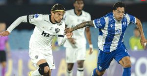 Galo abre 2 a 0, dorme no fim e leva empate que complica tudo na Sul-Americana