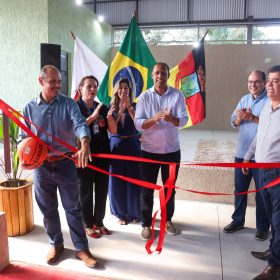 Governo de Minas inaugura nova quadra poliesportiva em escola estadual de Te&oacute;filo Otoni