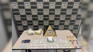 Homem &eacute; preso com coca&iacute;na, muni&ccedil;&otilde;es e c&acirc;meras de monitoramento em Samonte