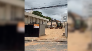 Estacionamento de motos &eacute; proibido temporariamente em frente &agrave; obra do novo anexo da C&acirc;mara
