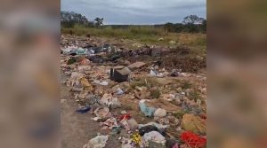 Após denúncia, prefeitura inicia limpeza de “lixão” no Córrego do Paiol