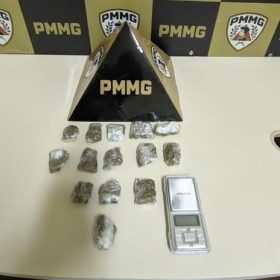 Jovem é preso por tráfico de drogas após tentar fugir da PM em Dores do Indaiá