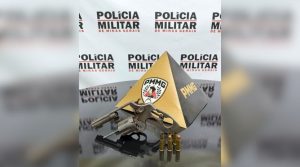 Homem &eacute; preso ap&oacute;s amea&ccedil;ar funcion&aacute;rios com arma e dirigir b&ecirc;bado em Itatiaiu&ccedil;u