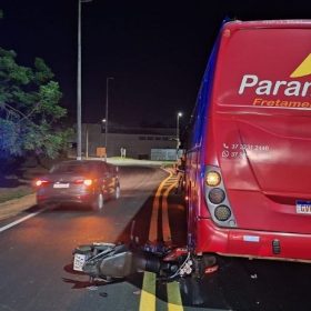Motociclista fica ferido após bater de frente com ônibus na BR-352, em Pará de Minas
