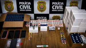 Trio é preso por usar nome de médico em esquema ilegal de medicamentos para emagrecimento em Arcos