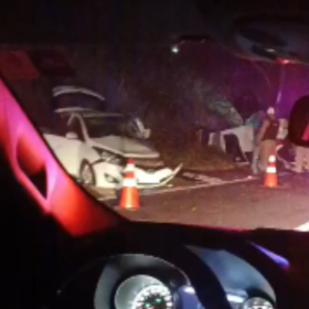 Acidente na MG-050 entre Divinópolis e Itaúna deixou 7 feridos e envolveu 5 veículos