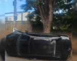 Motorista dorme e tomba carro em Pará de Minas