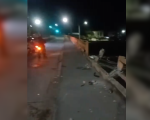Jovem perde controle do carro ao desviar de cachorro e bate em ponte em Divinópolis
