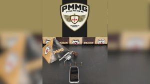 Homem com passagens por homicídio e tráfico é preso com arma em Divinópolis