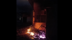 Inc&ecirc;ndio em im&oacute;vel abandonado mobiliza Corpo de Bombeiros em Formiga