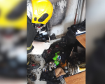 Bombeiros combatem incêndio em casa no bairro Sion, em Arcos
