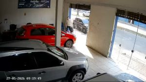 Veja vídeo: Loja de veículos é alvo de furto na Avenida JK, em Divinópolis