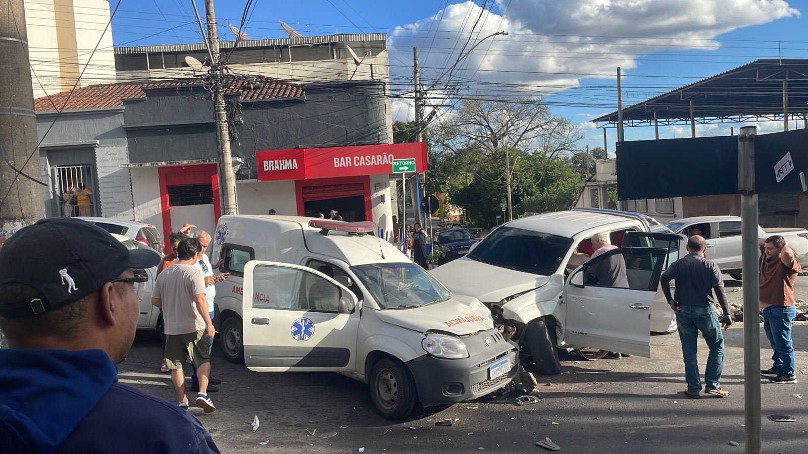 V&Iacute;DEO: veja o acidente com ambul&acirc;ncia que deixou 7 feridos no Porto Velho
