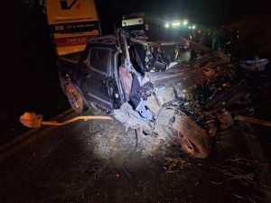 Acidente na MG-050 em Pedra do Indai&aacute; deixa duas pessoas gravemente feridas