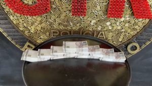 Idoso é preso com R$ 220 mil em notas falsas dentro de ônibus na Grande BH