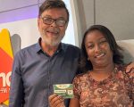 Ganhadora da pergunta premiada, Carina retirou o seu prêmio no programa Jorge Neto