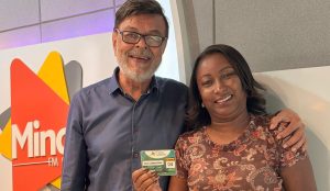 Ganhadora da pergunta premiada, Carina retirou o seu prêmio no…