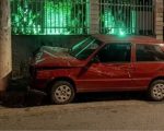 Motorista leva soco de entregador durante briga, bate carro em poste e morre em BH