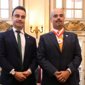 Governador de Minas recebe Medalha do M&eacute;rito da Advocacia-Geral do Estado