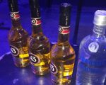 Não era ‘absolut’: PM apreende vodka e licor adulterados em BH; dono de bar é preso